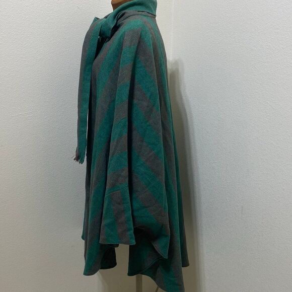Triona Design Roisin Cape Poncho Donegal
Plaid Wool Ireland One Size Fits Most - Picture 6 of 8